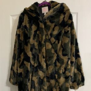 ISAAC MIZRAHI LIVE CAMO FAUX FUR JACKET
